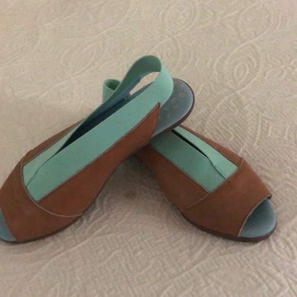 Shoes - Picture 2 of 4